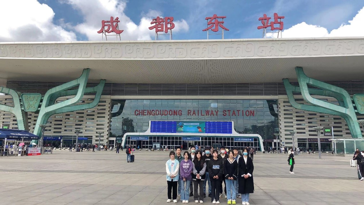 朝东集团助力合作院校学生赴成都东站、地铁三号线安检岗实习